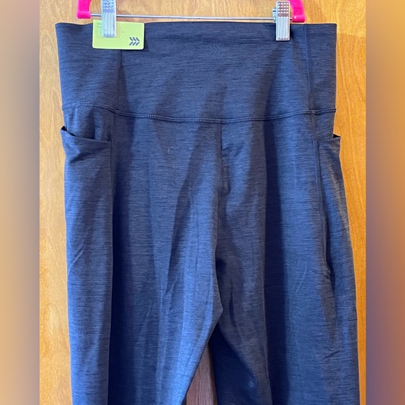 NWT All in Motion ultra high-rise Flare Legging. Size Medium - Picture 7 of 16